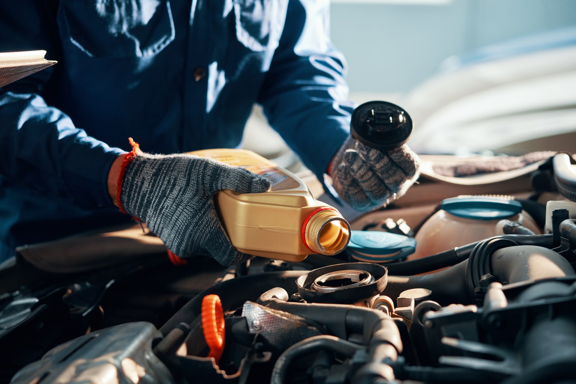 The Advantages of Synthetic vs. Conventional Motor Oil
